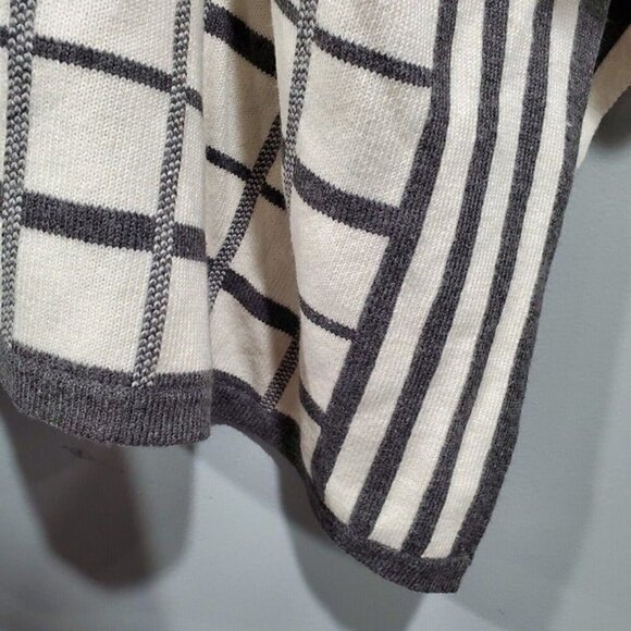 Cabi Reversible Tower Wrap Cream Grey Poncho Sweater Women's Size M/L - Picture 7 of 10